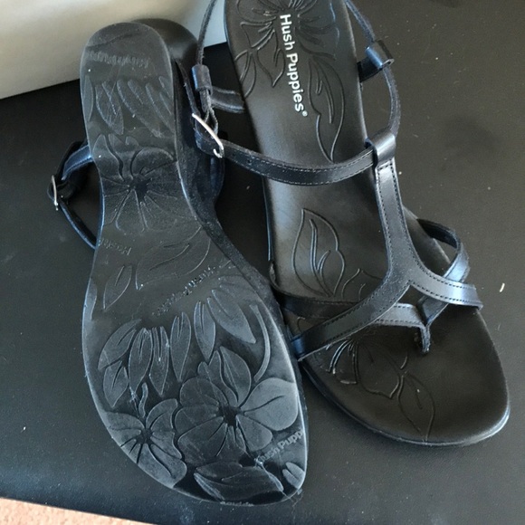 EUC 8.5 Hush Puppies black sandal. Stored in box - Picture 4 of 4